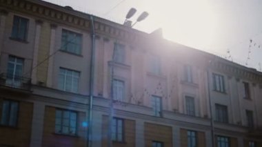 Şehrin sokak arabanın içinden görüntüleyin. Bağımsızlık Praspiekt Niezaliezhnasci, Minsk cadde araba gider.