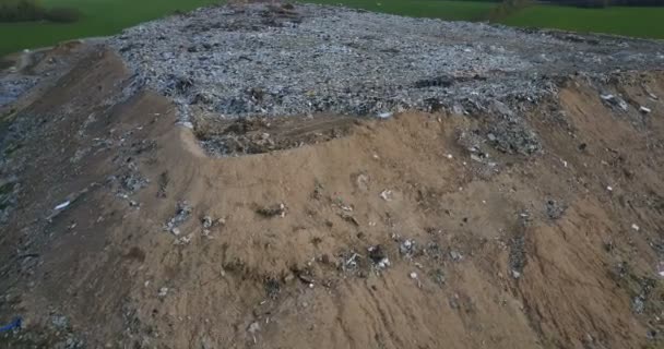 Hava dron ekolojik zarar bir kadeh. Kentsel uçan uçak dökümü reddediyorum. Büyük çöp çöp yığınları. — Stok video