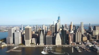 Doğu Nehri kıyısında havadan görünümü meşgul şehrin. New York, Amerika Manhattan bölgesi.