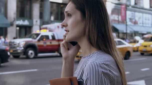 Young businesswoman talking on mobile phone, holding the documents. Female with smartphone in New York, America. — Stock Video