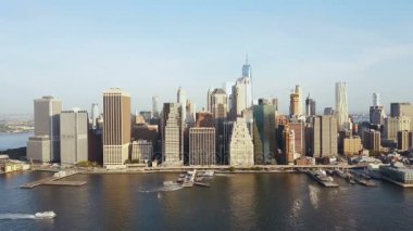 New York, Amerika Manhattan bölgesinin havadan görünümü. Shore, Doğu Nehri boyunca, şehir görünümü uçan uçak.