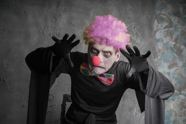 Gruseliger Mann Halloween Kostüm Mit Maskerade Accessoires Auf Dunklem Hintergrund — Stockfoto