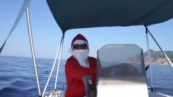 Santa Claus Besturen Van Een Boot Zee — Stockvideo