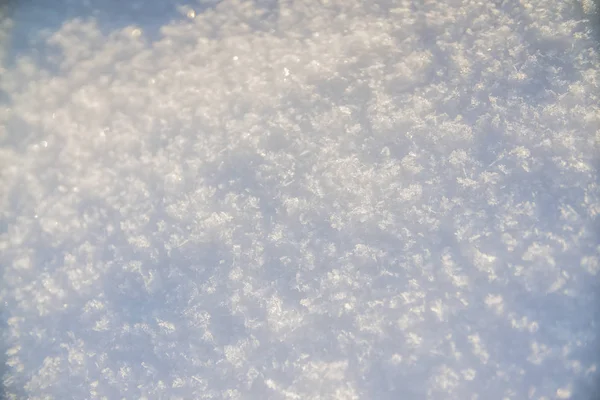 Achtergrond van de sprankelende witte verse sneeuw — Stockfoto