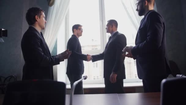 Businessmen Shaking Hands Agreeing New Project Modern Offeice — Stock Video