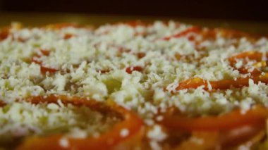 peynir pizza closeup yavaş hareket üzerinde düşen