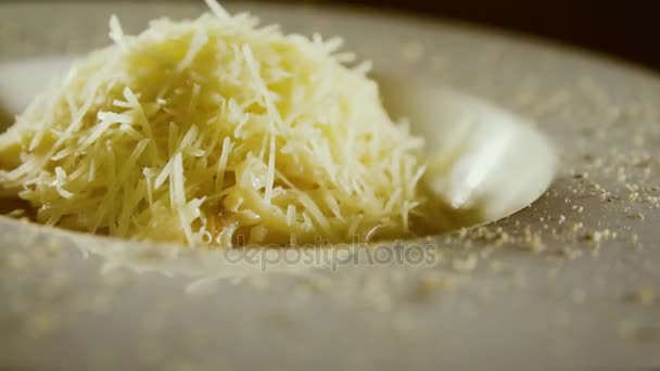 Pasta macarrones primer plano cámara lenta — Vídeos de Stock