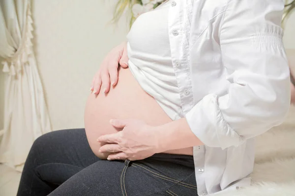 Close Barriga Mulher Grávida — Fotografia de Stock