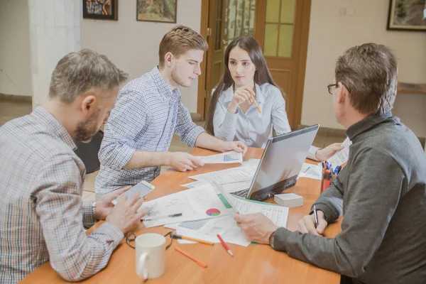 Jonge Business Team Dat Werkt Office Een Groep Zakenlieden Bespreken — Stockfoto