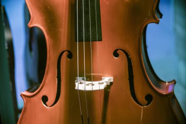 Çello, müzik aletini kapat