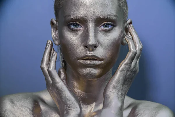 Detail Stříbrný Portrét Ženy Třpytivým Make Upem — Stock fotografie