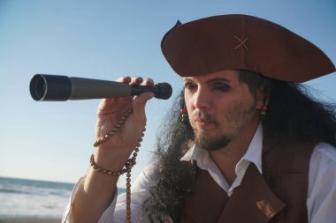 Denizde korsan portresi