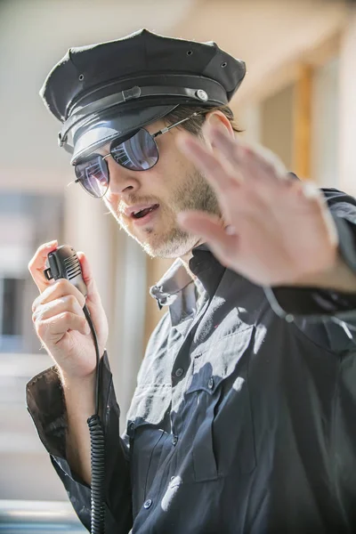 Agenti Polizia Strada Che Ispezionano Indagano Sul Crimine Incidente — Foto Stock