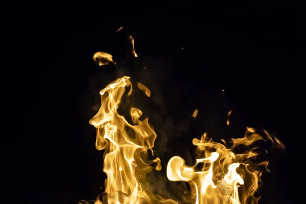 Feuerflammen Auf Schwarzem Hintergrund — Stockfoto