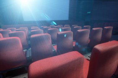 Sinema salonunun içi, sinemanın içi boş koltuklar.