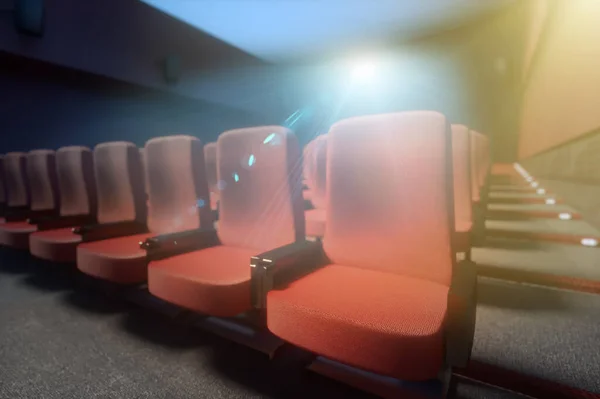 映画館の内部映画館の空の席3Dレンダリング — ストック写真