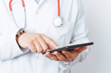 Sağlık ve tıp. Doktor dijital tablet kullanma