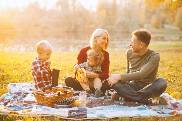 Photo of beautiful family, weekend picnic, smiling and enjoying — Stock Photo, Image