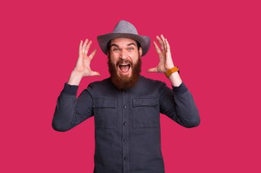 Aaahhhhh!!! Çığlık atan sakallı adamın fotoğrafı, duygusal bir şey.