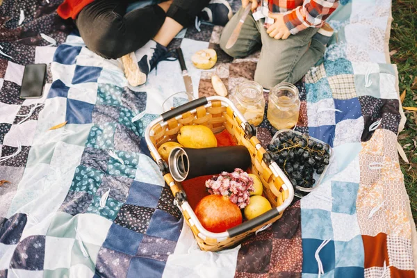 Close up photo of picnic details and fresh eco meal — Stock Photo, Image