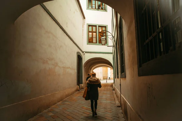 Slovensko, Bratislava, 11. března 2020 krásné staré ulice a budovy — Stock fotografie