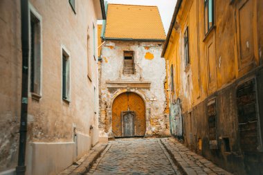 Slovakya, Bratislava, 11 Mart 2020 Güzel eski caddeler ve binalar