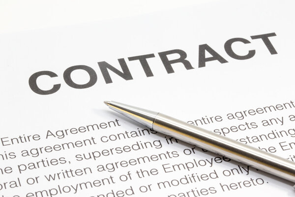 Закрытие контракта и серебряная ручка
