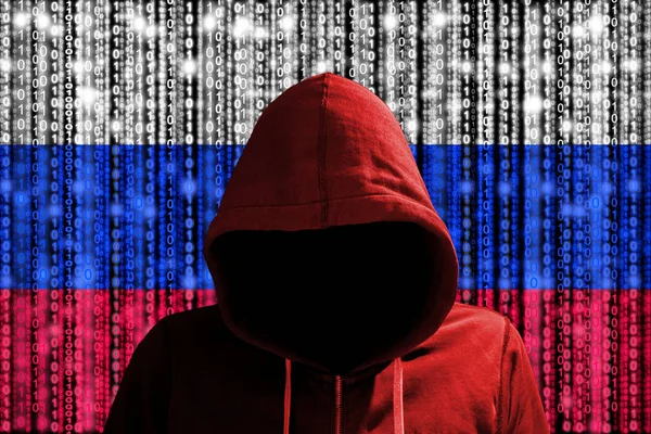 Russisk hacker foran digital datastream flag - Stock-foto