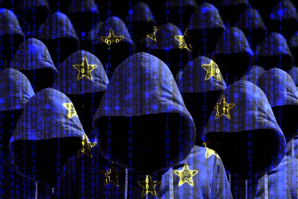 Gruppo di hacker incappucciati che brillano attraverso una bandiera digitale europea — Foto Stock