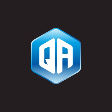 ilk beyaz harflerle qa siyah zemin üzerine mavi üye