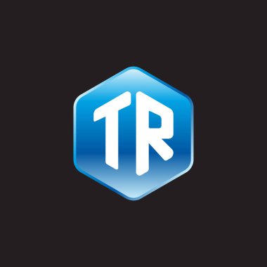 Siyah arkaplanda mavi tabelada ilk beyaz harfler tr