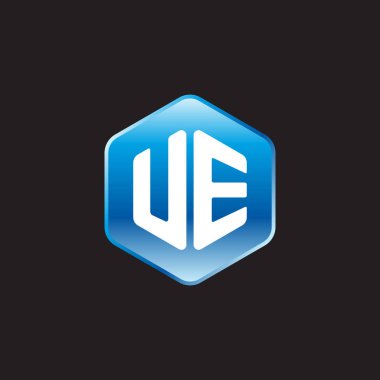 Siyah arkaplanda mavi tabelada yer alan ilk beyaz harfler