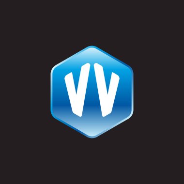 Siyah arkaplanda ilk beyaz harfler vv