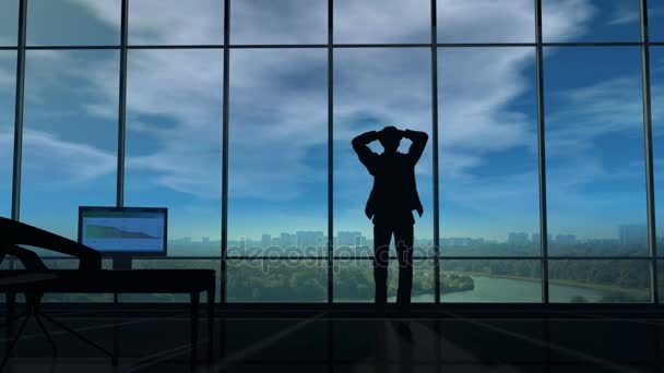 Бізнесмен тримає голову в своєму кабінеті, коли грім-хмари збираються навколо нього — стокове відео