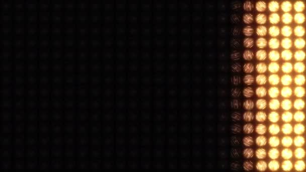 Variantes verticales d'allumage d'un grand mur de lumière 
