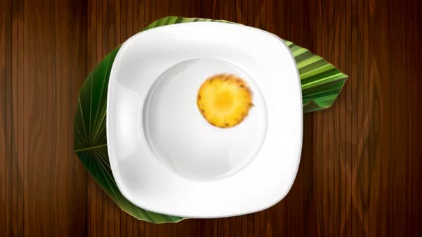 Beyaz bir tabak ve yaprak üzerinde ananas bileşimi. — Stok video