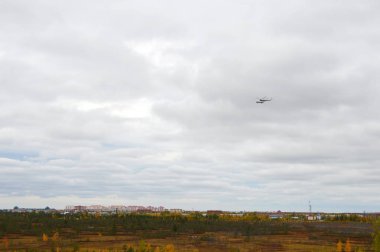 Lyantor şehir üzerinde helikopter