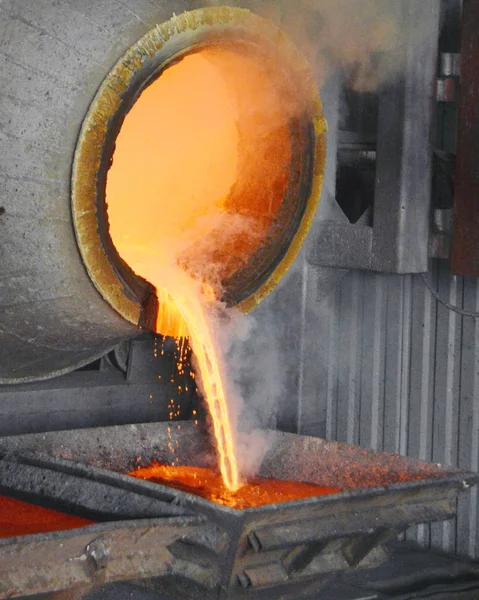 Furnace for smelting metal