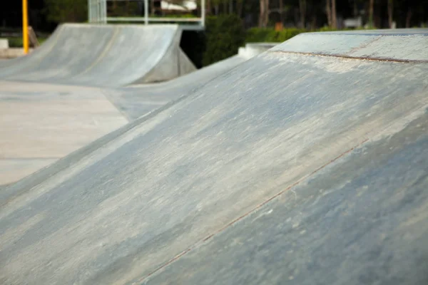 Outdoor concrete skateboard ramp at the park — Stock Photo, Image