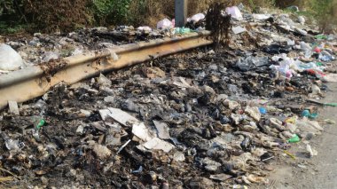 Çevre sorunu çöp sokak şehir