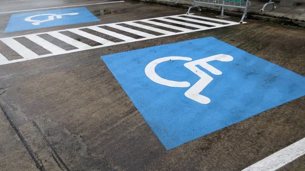 Engelli Park işareti sokakta