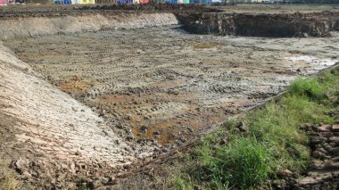 Apartman Tayland at oluşturmak için kazı toprak