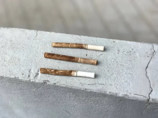 Sale cigarette sèche, mauvaise pour la santé — Photo