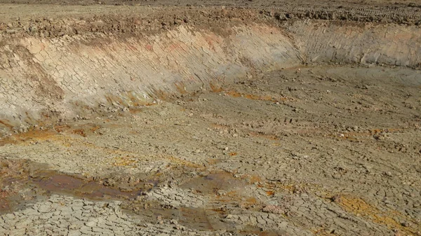 Раскопки почвы для строительства многоквартирного дома в Таиланде — стоковое фото