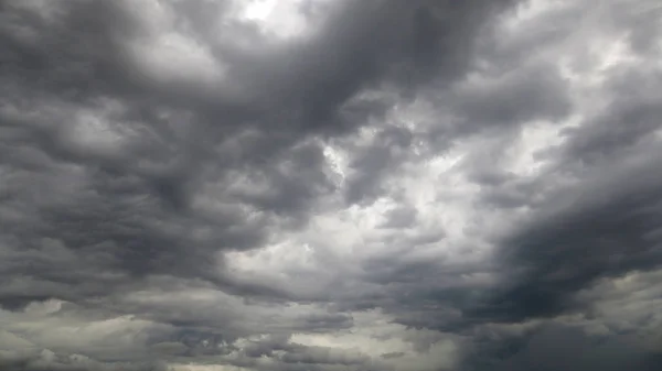 Drammatica nube nera prima di piovere in Thailandia — Foto Stock