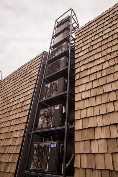 Stapel compressoren luchtbox buiten het gebouw — Stockfoto