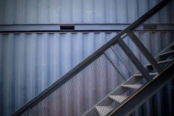 Tayland konteyner evinde merdiven — Stok fotoğraf