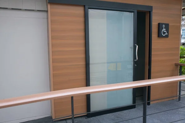 Kapı için rampa Tayland insanlarla devre dışı bırak