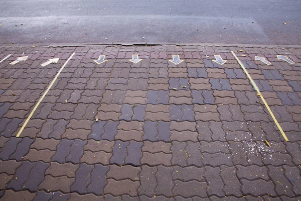 Panneau de signalisation bidirectionnel dans la rue — Photo