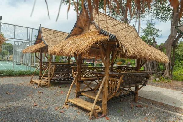 Conjunto de mesa en cabaña de bambú en Tailandia — Foto de Stock